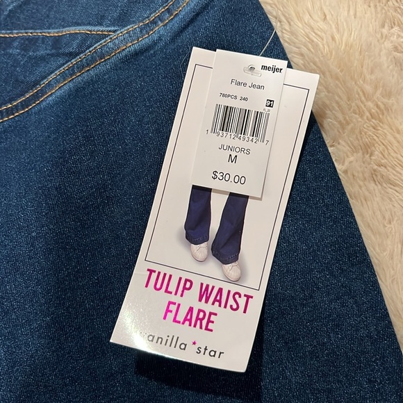 Size Medium: Vanilla Star Women's Juniors Tulip Waist Flare Jean - Picture 3 of 6